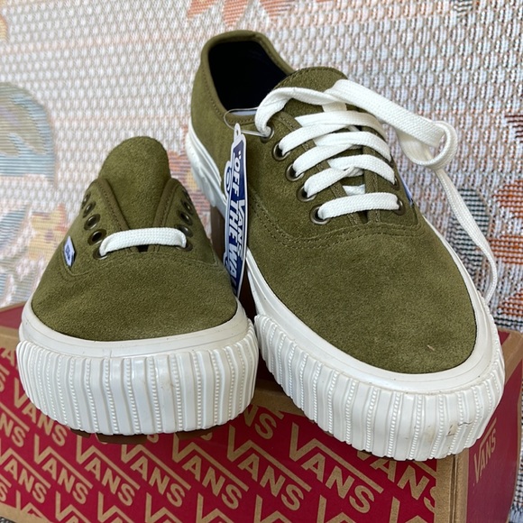 Vans WMNS Authentic 44 L
Anaheim Factory Og Suede
VN0005U4GRN
Sneakers - Picture 7 of 16